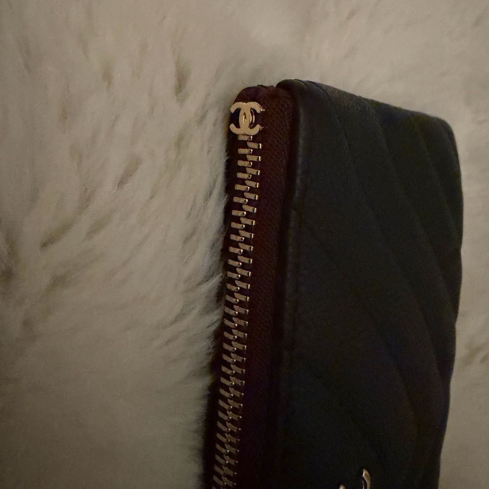 Chanel Chevron Black Leather pouch - Picture 5 of 5